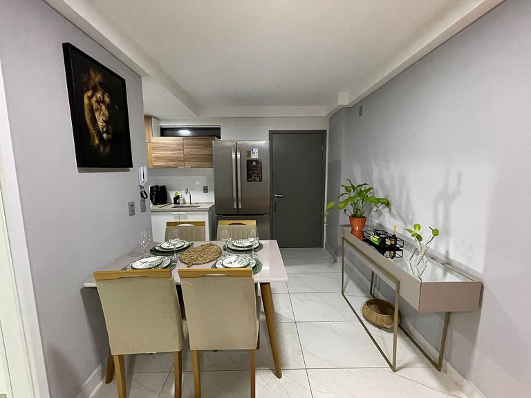 Paraíso Casal - Pé na Areia, Branco Haus by Jess