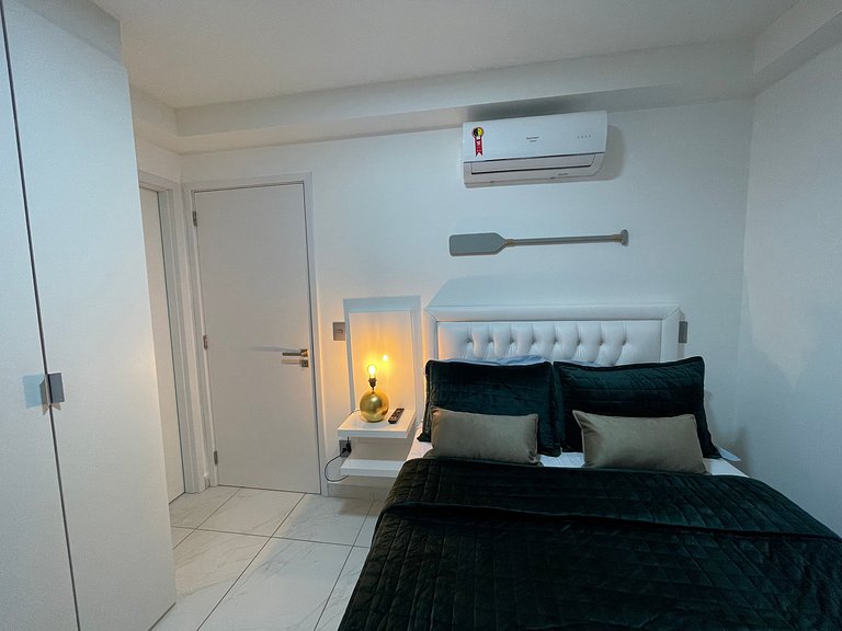 Paraíso Casal - Pé na Areia, Branco Haus by Jess