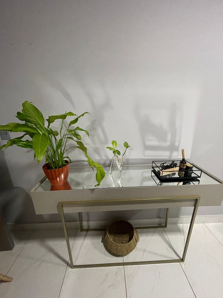 Paraíso Casal - Pé na Areia, Branco Haus by Jess