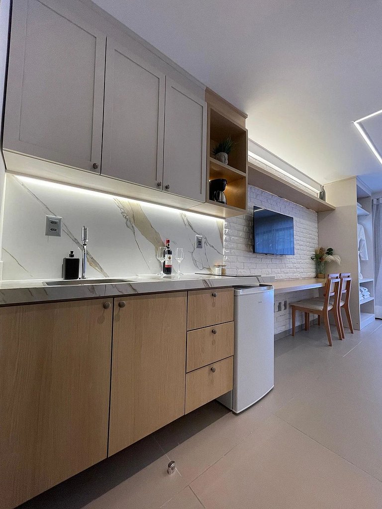 Flat 13 - Alto Padrão Beach Haus - by Jess